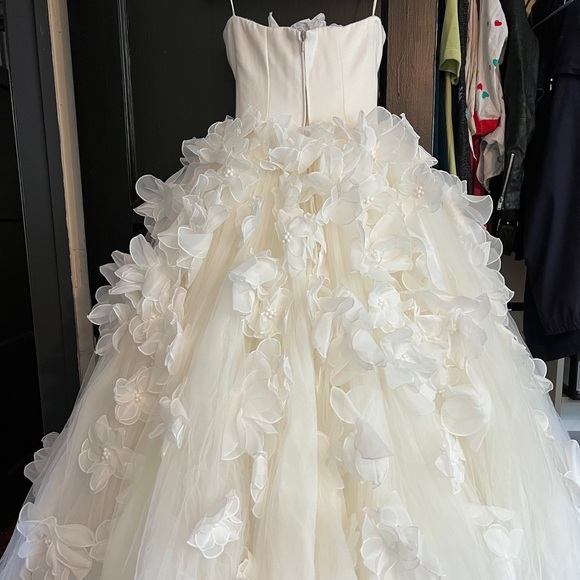 FLOWERBOMB GOWN | Viktor & Rolf wedding dress- size 2- 4 - Picture 5 of 10